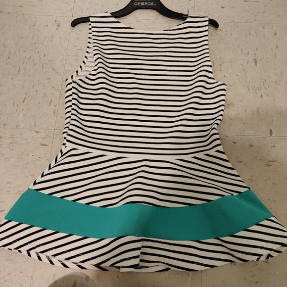 T shirt - Picture 2 of 3